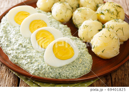 Frankfurt traditional dish of potatoes, boiled eggs and the famo Frankfurt traditional dish of potatoes, boiled eggs and the famo 69401825