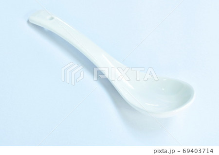 melamine spoon arranging on white background 69403714