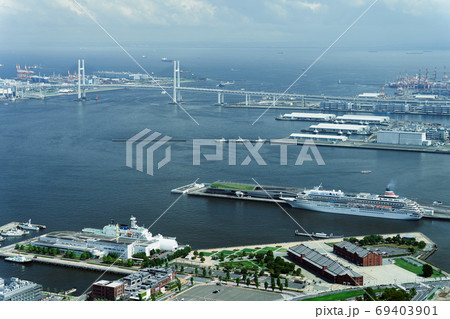 都市景観 横浜港とみなとみらいの眺望 都市景観 横浜港とみなとみらいの眺望 69403901