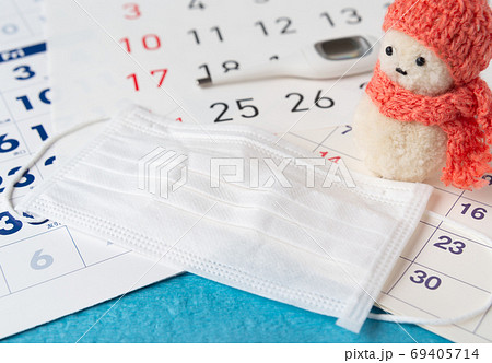 マスクで冬の感染対策　インフルエンザ予防　新型コロナウイルス対策　同時流行　健康管理 69405714