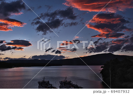 阿寒湖の夕焼け 69407932