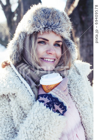 young pretty teenage hipster girl outdoor in winter snow park having fun drinking coffee, warming up happy smiling, lifestyle people concept young pretty teenage hipster girl outdoor in winter snow park having fun drinking coffee, warming up happy smiling, lifestyle people concept 69409578