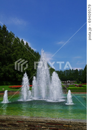 フランス式庭園の噴水 フランス式庭園の噴水 69409579