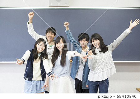 高校のクラスメイト 69410840