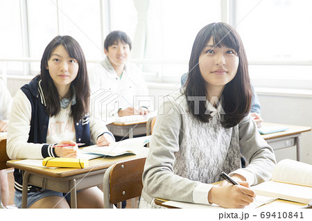 高校の授業 69410841