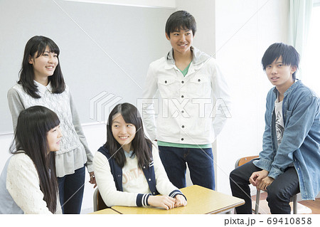 高校のクラスメイト 69410858