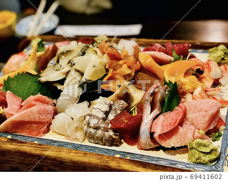 豪華な刺身盛合せ 69411602