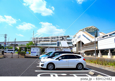 八草駅前駐車場の風景　 69412482
