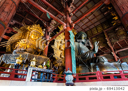 奈良県 東大寺 大仏と虚空蔵菩薩座像の写真素材