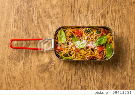 ドライトマトとバジルのパスタ Dried tomato and basil pasta ドライトマトとバジルのパスタ Dried tomato and basil pasta 69413251