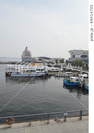 横浜港、大桟橋に停泊中の豪華客船 横浜港、大桟橋に停泊中の豪華客船 69414705