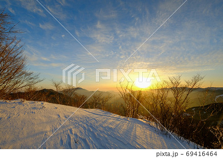 高見山の夜明け（奈良県吉野郡東吉野村） 69416464
