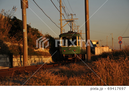 夕暮れの江ノ電沿線 夕暮れの江ノ電沿線 69417697