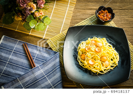 Spaghetti pasta with sausage and tomato sauce 69418137
