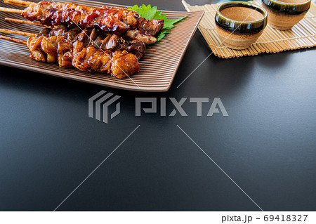 焼き鳥 背景素材イメージ 焼き鳥 背景素材イメージ 69418327
