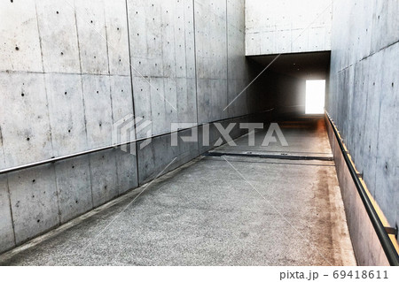 コンクリート通路の出口 69418611