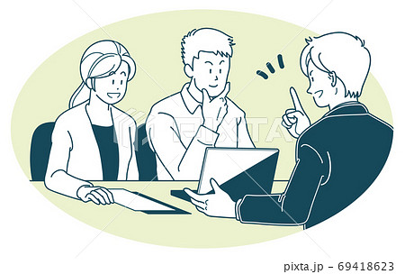 商談する若い夫婦とビジネスマンのイラスト 商談する若い夫婦とビジネスマンのイラスト 69418623