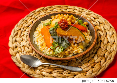 北アフリカ料理 クスクスと豆料理  Boiled chickpeas with couscous  69418750