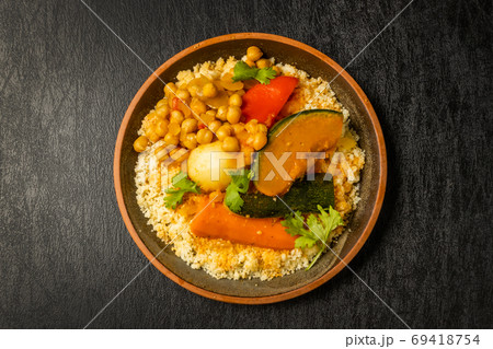 北アフリカ料理 クスクスと豆料理  Boiled chickpeas with couscous  69418754