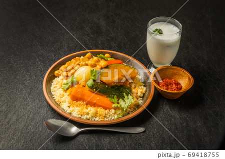 北アフリカ料理 クスクスと豆料理  Boiled chickpeas with couscous  69418755