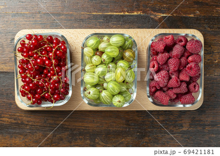 Assorted berries of raspberries, gooseberries and red currants 69421181