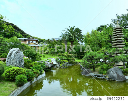 造園家・中島健により作庭された旧吉田茂邸の池泉回遊式庭園 69422232