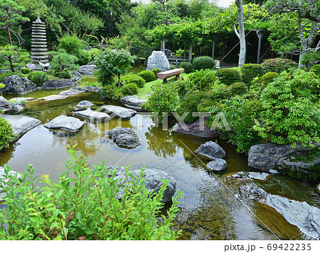 造園家・中島健により作庭された大磯旧吉田茂邸の池泉回遊式庭園 造園家・中島健により作庭された大磯旧吉田茂邸の池泉回遊式庭園 69422235