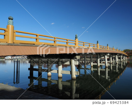 滋賀県大津市　瀬田の唐橋の秋 69425384