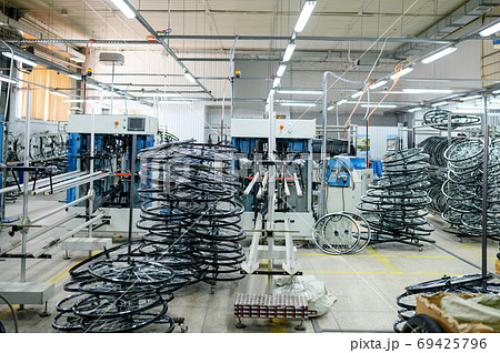 Bicycle wheels on assembly line in workshop 69425796