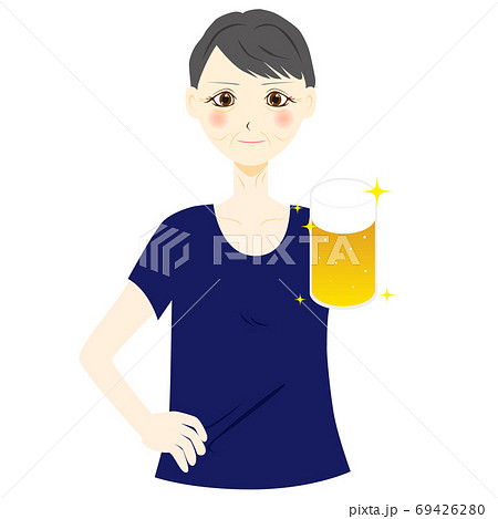 お酒を飲む 女性 お酒を飲む 女性 69426280