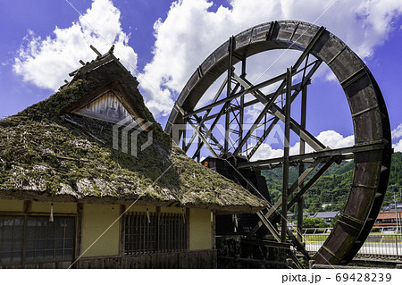 日本一の親子孫水車　岡山県新見市 69428239