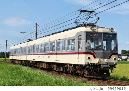 宇奈月温泉へ向けて快走する富山地方鉄道14760系 69429016
