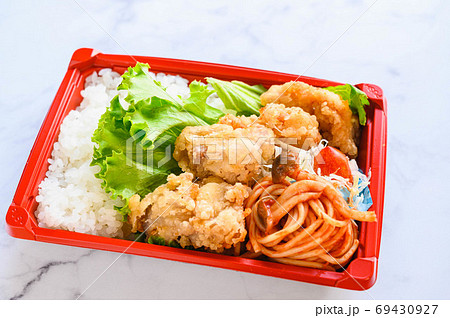 鶏の唐揚弁当 69430927
