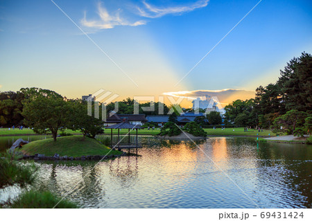 岡山後楽園 夏の幻想庭園 の夕焼けの写真素材
