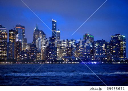 New York city skyline at night. USA New York city skyline at night. USA 69433651