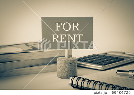 FOR RENTの立て看板 貸出 FOR RENTの立て看板 貸出 69434726