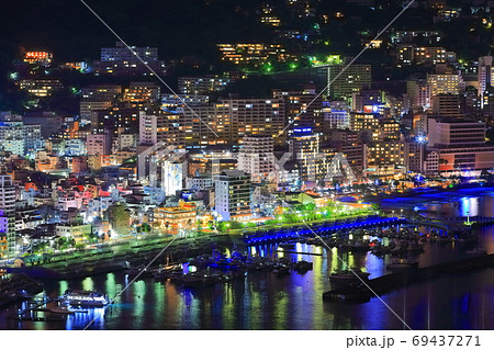 静岡県 熱海温泉街夜景の写真素材