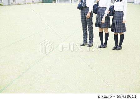 学生の足元 69438011