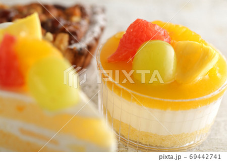 ショートケーキの集合イメージ 69442741