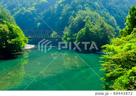 新緑の吉野川源流（奈良県吉野郡川上村） 69443872