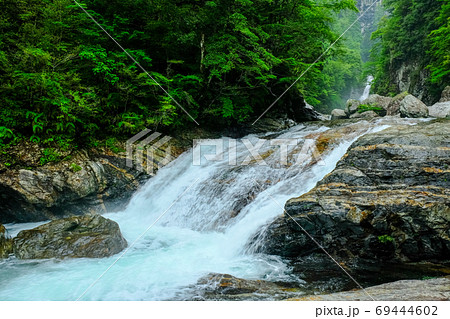 雨の前鬼川(奈良県吉野郡下北山村) 雨の前鬼川(奈良県吉野郡下北山村) 69444602