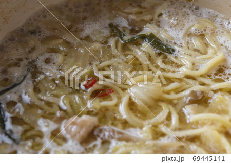 もつ鍋のシメのラーメン 69445141