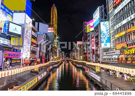 大阪府 道頓堀 とんぼりリバーウォークの夜景の写真素材