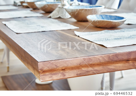 Close-up countertop edge of wooden dinner table Close-up countertop edge of wooden dinner table 69446532