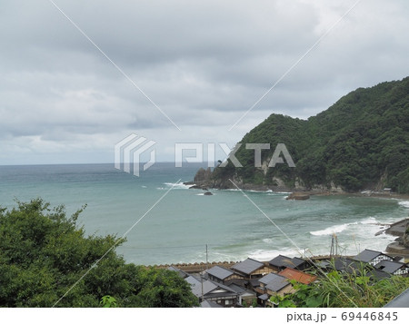 余部鉄橋空の駅から見る曇天の余部湾の風景 余部鉄橋空の駅から見る曇天の余部湾の風景 69446845