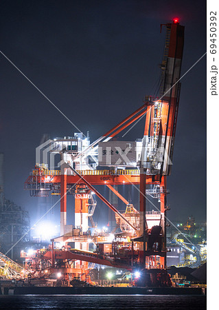 愛知県 名港の工場夜景 金城ふ頭のながめの写真素材