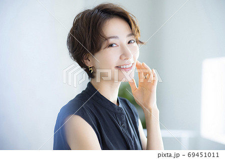 ビューティーイメージ　30代女性 69451011