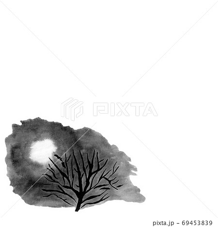 夜空に月明りと木（墨の手描きイラスト）のイラスト素材 [69453839
