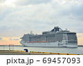 酒田港に寄港したMSCスプレンディダ 69457093