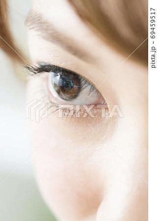 女性の目もと 女性の目もと 69459517